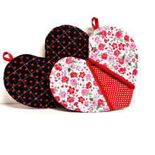 Load image into Gallery viewer, Valentine's Day potholders; Heart-shaped potholders; Quilted pot holders; Romantic kitchen accessories; Love-themed potholders; Valentine's Day kitchen décor; Heart quilted hot pads; Handmade Valentine's gifts; Kitchen essentials for Valentine's; Heart quilted trivets; Romantic home décor; Couples' cooking accessories; Valentine's Day cooking gifts; Red and pink potholders; Unique kitchen Valentine's gifts