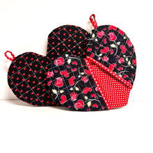 Load image into Gallery viewer, Valentine's Day potholders; Heart-shaped potholders; Quilted pot holders; Romantic kitchen accessories; Love-themed potholders; Valentine's Day kitchen décor; Heart quilted hot pads; Handmade Valentine's gifts; Kitchen essentials for Valentine's; Heart quilted trivets; Romantic home décor; Couples' cooking accessories; Valentine's Day cooking gifts; Red and pink potholders; Unique kitchen Valentine's gifts