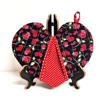 Load image into Gallery viewer, Valentine's Day potholders; Heart-shaped potholders; Quilted pot holders; Romantic kitchen accessories; Love-themed potholders; Valentine's Day kitchen décor; Heart quilted hot pads; Handmade Valentine's gifts; Kitchen essentials for Valentine's; Heart quilted trivets; Romantic home décor; Couples' cooking accessories; Valentine's Day cooking gifts; Red and pink potholders; Unique kitchen Valentine's gifts