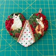 Load image into Gallery viewer, Pick any pair of Heart Shaped Potholders, Oven mitts - Christmas Cats