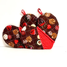 Load image into Gallery viewer, Valentine's Day potholders; Heart-shaped potholders; Quilted pot holders; Romantic kitchen accessories; Love-themed potholders; Valentine's Day kitchen décor; Heart quilted hot pads; Handmade Valentine's gifts; Kitchen essentials for Valentine's; Heart quilted trivets; Romantic home décor; Couples' cooking accessories; Valentine's Day cooking gifts; Red and pink potholders; Unique kitchen Valentine's gifts
