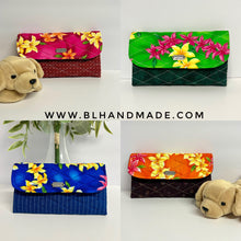 Load image into Gallery viewer, Handmade Hawaiian-print fabric bifold wallet with 12 card slots;
Tropical leaf-pattern cotton wallet with card holder compartments;
Unique artisan-made cotton bifold wallet – island-inspired accessory;
Hawaiian fabric wallet, durable cash/card holder;
Eco-friendly handmade wallet gift for men and women