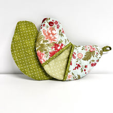 Load image into Gallery viewer, PRINTED Bird-shaped Potholder Sewing Pattern