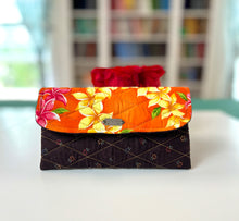 Load image into Gallery viewer, Digital bifold wallet sewing pattern with card slots (PDF)