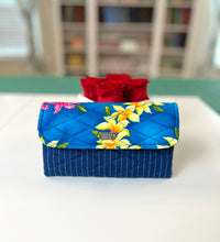 Load image into Gallery viewer, Digital bifold wallet sewing pattern with card slots (PDF)