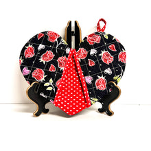 Load image into Gallery viewer, Valentine's Day potholders; Heart-shaped potholders; Quilted pot holders; Romantic kitchen accessories; Love-themed potholders; Valentine's Day kitchen décor; Heart quilted hot pads; Handmade Valentine's gifts; Kitchen essentials for Valentine's; Heart quilted trivets; Romantic home décor; Couples' cooking accessories; Valentine's Day cooking gifts; Red and pink potholders; Unique kitchen Valentine's gifts