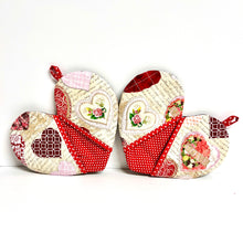 Load image into Gallery viewer, Valentine's Day potholders; Heart-shaped potholders; Quilted pot holders; Romantic kitchen accessories; Love-themed potholders; Valentine's Day kitchen décor; Heart quilted hot pads; Handmade Valentine's gifts; Kitchen essentials for Valentine's; Heart quilted trivets; Romantic home décor; Couples' cooking accessories; Valentine's Day cooking gifts; Red and pink potholders; Unique kitchen Valentine's gifts