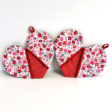 Load image into Gallery viewer, Valentine's Day potholders; Heart-shaped potholders; Quilted pot holders; Romantic kitchen accessories; Love-themed potholders; Valentine's Day kitchen décor; Heart quilted hot pads; Handmade Valentine's gifts; Kitchen essentials for Valentine's; Heart quilted trivets; Romantic home décor; Couples' cooking accessories; Valentine's Day cooking gifts; Red and pink potholders; Unique kitchen Valentine's gifts