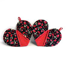 Load image into Gallery viewer, Valentine's Day potholders; Heart-shaped potholders; Quilted pot holders; Romantic kitchen accessories; Love-themed potholders; Valentine's Day kitchen décor; Heart quilted hot pads; Handmade Valentine's gifts; Kitchen essentials for Valentine's; Heart quilted trivets; Romantic home décor; Couples' cooking accessories; Valentine's Day cooking gifts; Red and pink potholders; Unique kitchen Valentine's gifts