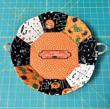 Load image into Gallery viewer, Halloween basket; Basket bag sewing pattern; Halloween bag pattern; Bag sewing pattern