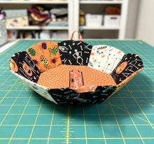 Load image into Gallery viewer, Halloween basket; Basket bag sewing pattern; Halloween bag pattern; Bag sewing pattern
