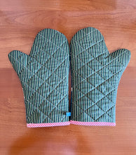 Load image into Gallery viewer, Oven mitts set; Oven mitts gloves; Oven mitts; Oven gloves; Christmas gifts