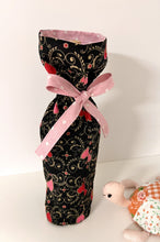 Load image into Gallery viewer, Wine bag; wine bag sewing pattern; simple sewing pattern; wine bag