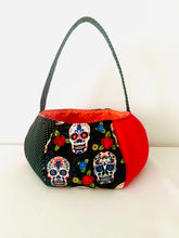 Load image into Gallery viewer, Halloween Bag Sewing Pattern; Trick-or-treat bag pattern; Candy Bag Pattern
