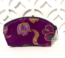 Load image into Gallery viewer, Wallet sewing pattern; wallet pattern;  free sewing pattern; coin purse sewing pattern; diy fabric wallet tutorial;  easy wallet sewing pattern