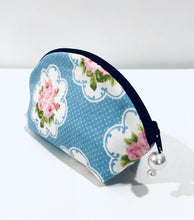 Load image into Gallery viewer, Wallet sewing pattern; wallet pattern;  free sewing pattern; coin purse sewing pattern; diy fabric wallet tutorial;  easy wallet sewing pattern