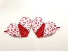 Load image into Gallery viewer, Valentine's Day potholders; Heart-shaped potholders; Quilted pot holders; Romantic kitchen accessories; Love-themed potholders; Valentine's Day kitchen décor; Heart quilted hot pads; Handmade Valentine's gifts; Kitchen essentials for Valentine's; Heart quilted trivets; Romantic home décor; Couples' cooking accessories; Valentine's Day cooking gifts; Red and pink potholders; Unique kitchen Valentine's gifts