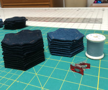 Load image into Gallery viewer, Hexagon patchwork sewing pattern; Denim patchwork pattern; PDF pattern; Patchwork handbag; Sewing pattern; Denim Handbag