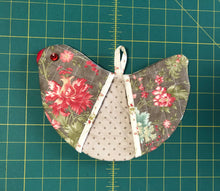 Load image into Gallery viewer, Bird Shaped Potholder Sewing Pattern