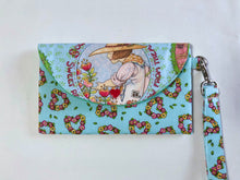 Load image into Gallery viewer, Wallet sewing pattern; wallet pattern;  free sewing pattern; coin purse sewing pattern; diy fabric wallet tutorial;  easy wallet sewing pattern