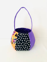 Load image into Gallery viewer, Trick-Or-Treat candy bags