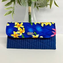 Load image into Gallery viewer, Handmade Hawaiian-print fabric bifold wallet with 12 card slots
Tropical leaf-pattern cotton wallet with card holder compartments
Unique artisan-made cotton bifold wallet – island-inspired accessory
Hawaiian fabric wallet, durable cash/card holder
Eco-friendly handmade wallet gift for men and women

