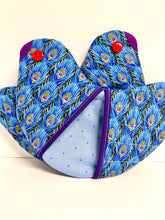 Load image into Gallery viewer, One pair of Bird-shaped Potholders; Oven mitts
