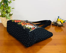 Load image into Gallery viewer, Tulip Large Tote Bag Sewing Pattern
