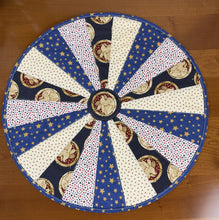 Load image into Gallery viewer, Patchwork quilted table topper (D: 18 1/2") - Patriot eagle
