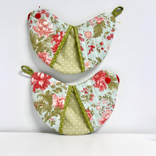 Load image into Gallery viewer, One Pair of Floral Bird-shaped Potholders; Oven mitts
