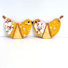 Load image into Gallery viewer, Pick any Pair of Bird-shaped Potholders/Oven Mitts - Wonderland
