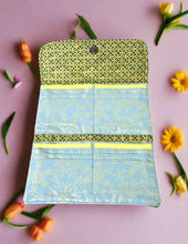 Load image into Gallery viewer, Foldable wallet with green top and blue bottom
