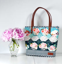 Load image into Gallery viewer, Quilted patchwork handbag
