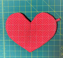 Load image into Gallery viewer, Heart-shaped potholders; oven mitts - chocolate
