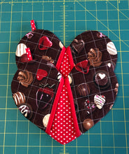Load image into Gallery viewer, Heart-shaped potholders; oven mitts - chocolate
